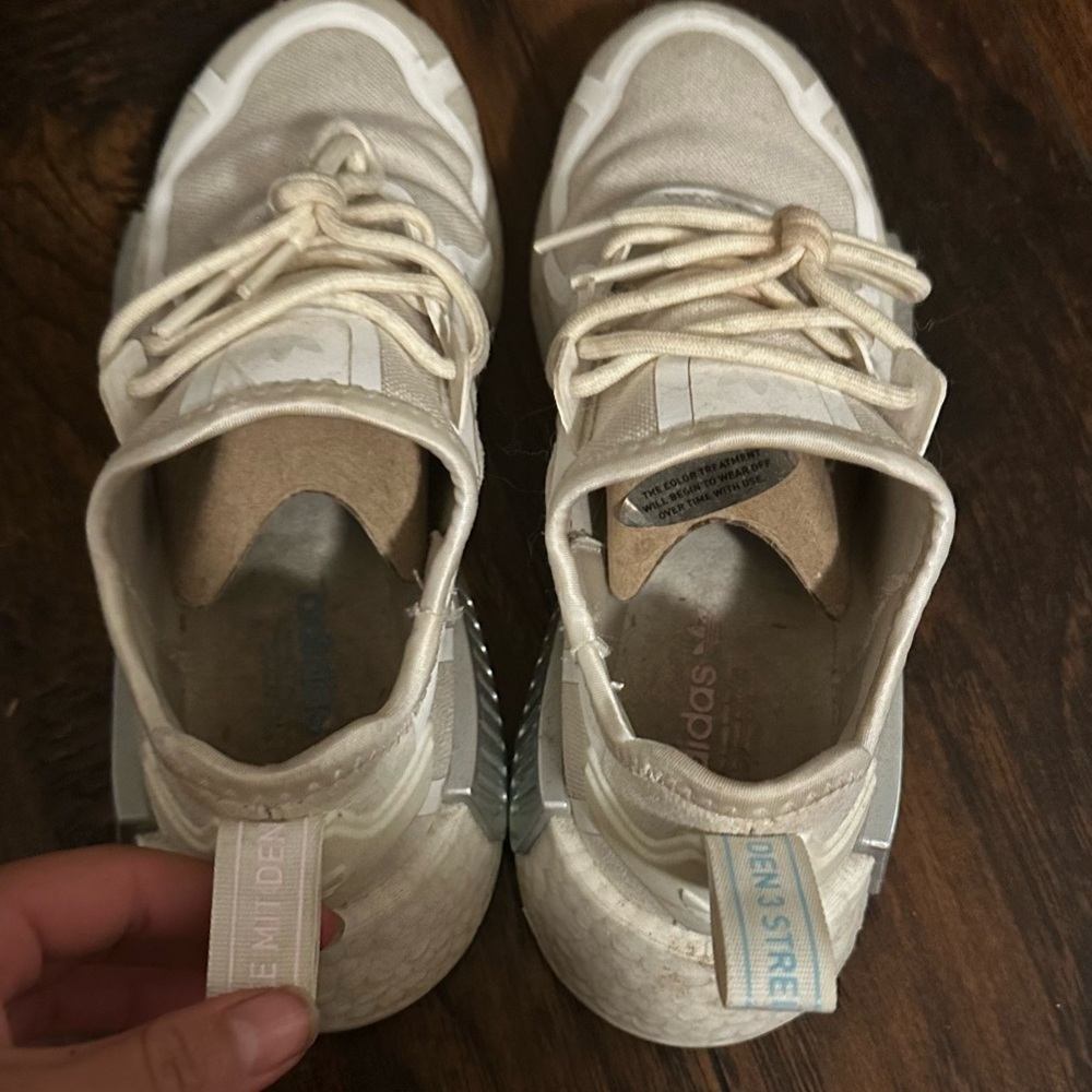 Women’s adidas tennis shoes - Picture 2 of 4